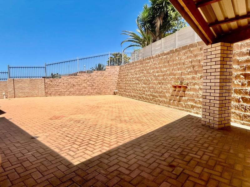 4 Bedroom Property for Sale in Hartenbos Heuwels Western Cape